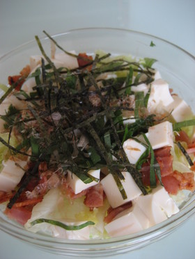 カリカリベーコンと豆腐のサラダ