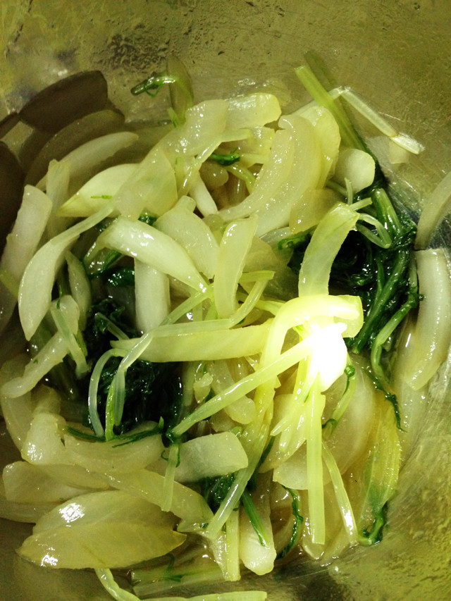 スライス玉ねぎと水菜のナムルの画像