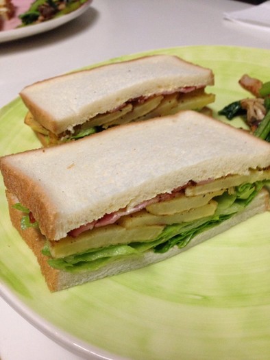 カリカリじゃがいものサンドイッチの写真