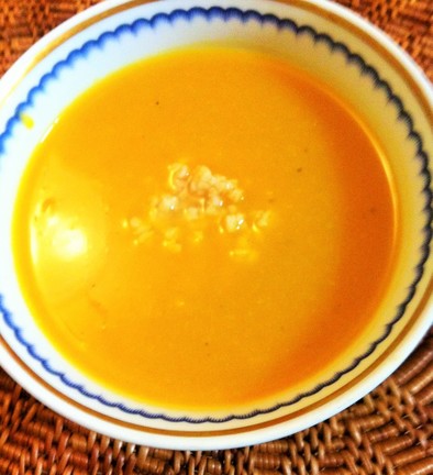カボチャとブルグリ小麦のポタージュスープの写真