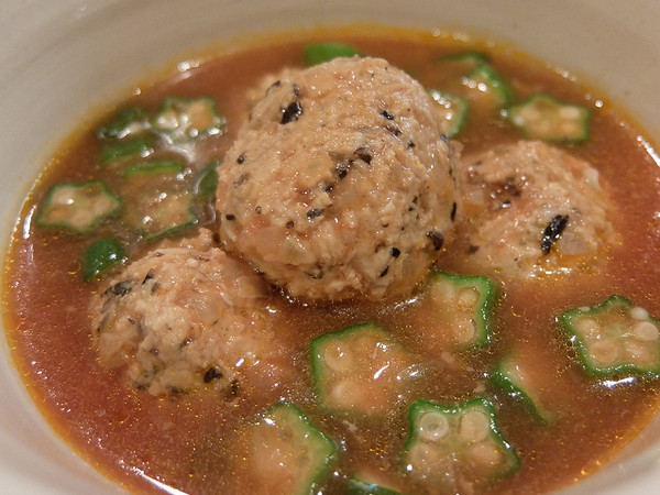 野菜とひじきのチキンミートボールスープ