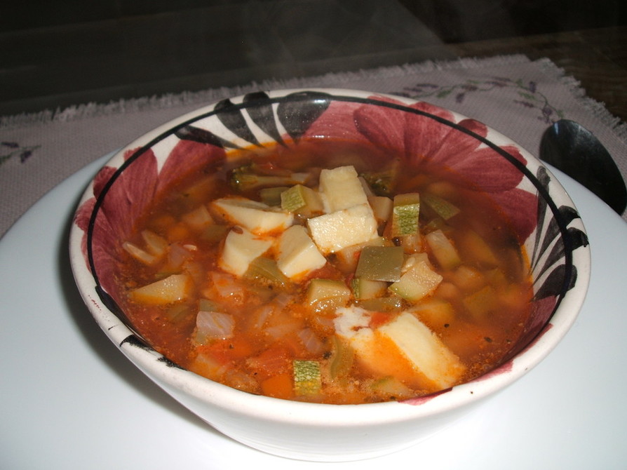 トマト味の野菜スープの画像