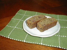 小豆とウコギのパウンドケーキ・・・お茶で
