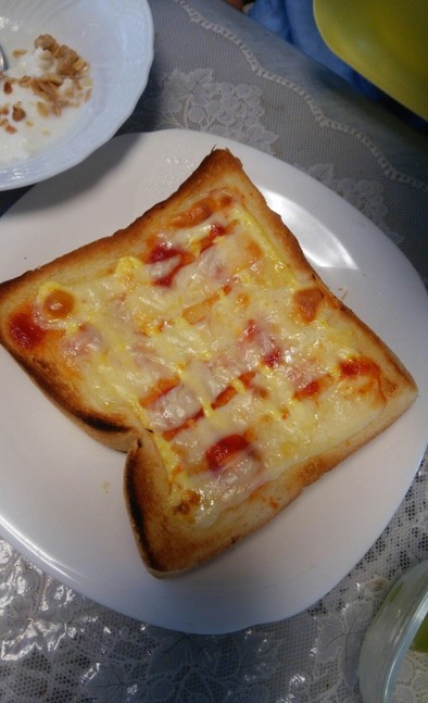 ピザ風オリーブトーストの写真
