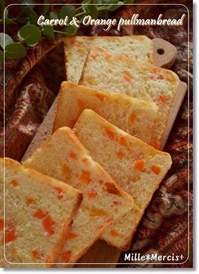 人参とオレンジのしっとり食パンの写真