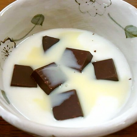 ヨーグルトに、チョコ＆練乳♪の画像