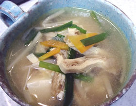 夏バテを吹っ飛ばせ!中国湯葉の野菜スープ