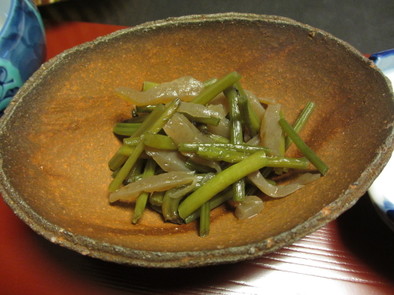 芋蔓と蒟蒻の煮物の写真