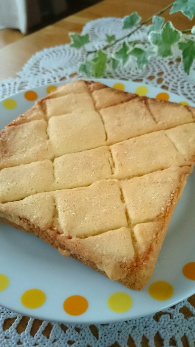 簡単朝ごはん☆ほぼメロンパンなトースト★の写真