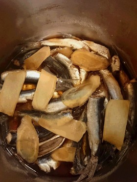 骨まで柔らか小イワシの煮付け