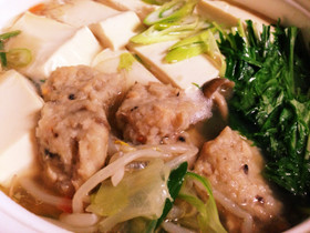 香味ペーストで鶏ごぼう団子鍋