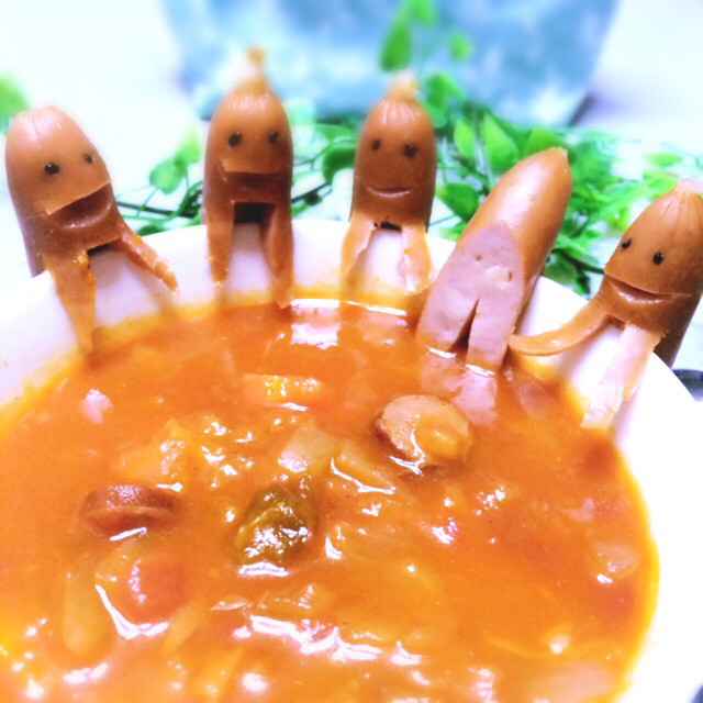 スープをのぞき込むソーセー人♡子供の日にの画像