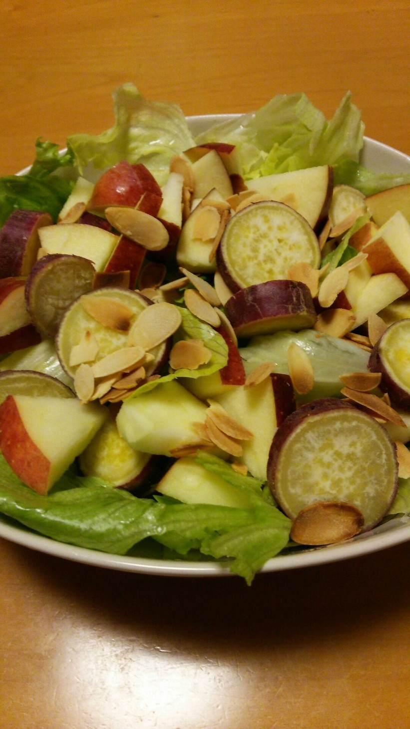 サツマイモとリンゴのサラダの画像