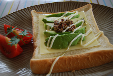 アボカドチーズトーストの画像