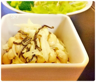 副菜＊大豆の水煮と玉ねぎのマヨ酢塩昆布の写真