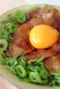 おうち外食♬豚ネギ玉丼