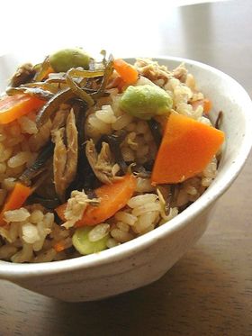 炊飯器で簡単~塩こんぶ炊き込みご飯