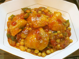 鶏のソテーとひよこ豆のトマトソース煮込み