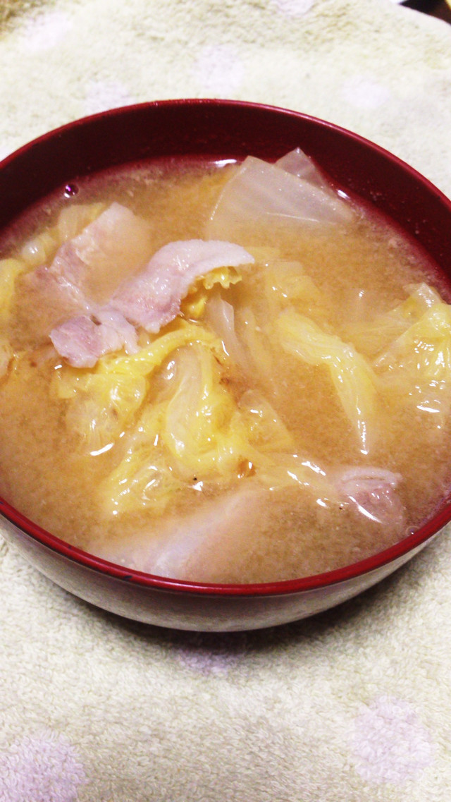 温まる♪白菜と豚肉のお味噌汁の画像