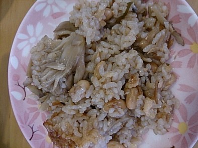 簡単栄養満点きのこツナ大豆の炊き込みご飯の写真