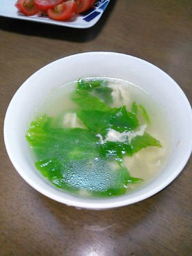 硬い葉でも美味しく♪レタスのスープ