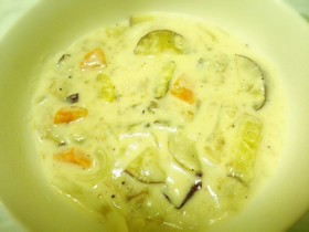 鮭缶とさつまいものシチュー