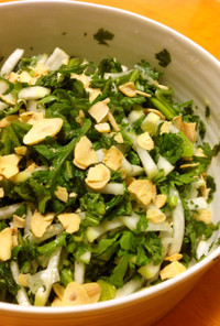 小松菜と大根のにんにくチップ入りサラダ