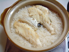 土鍋で鯛のあらめし(写真付)