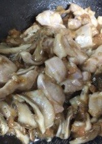 鶏モモ肉と舞茸の梅肉炒め