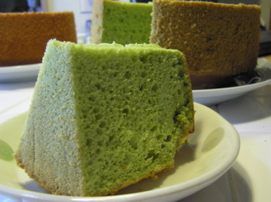 大麦若葉で 新緑色の シフォンケーキ♪の写真