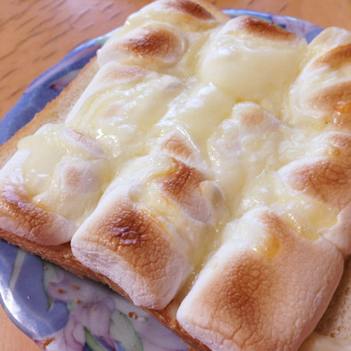 マシュマロチーズのとろ〜りトーストの写真