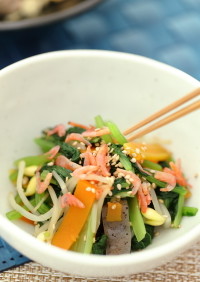 小松菜と彩り食材の和え物
