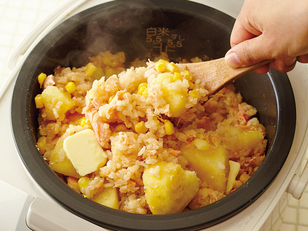 鮭とじゃがいものみそバター炊きこみご飯