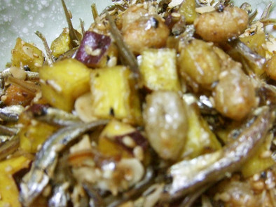 ●食べる小魚で大豆とさつまいもの揚げ煮♪の写真