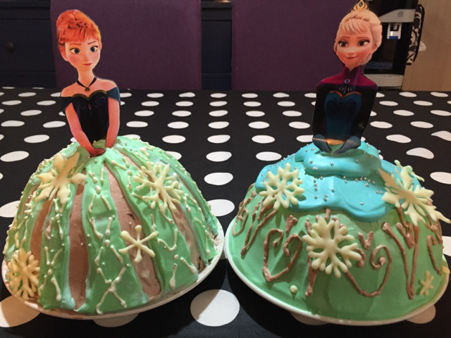 アナと雪の女王 戴冠式のドームケーキの画像