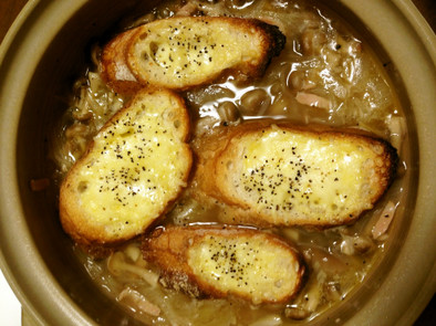 玉ねぎ好きのオニオングラタンスープ風鍋の写真