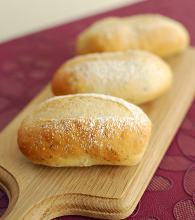 ドライハーブのプチセミフランスパンの画像