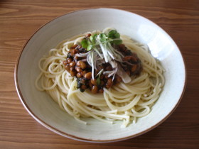 しその塩漬けで♪のりつくと納豆スパゲティ