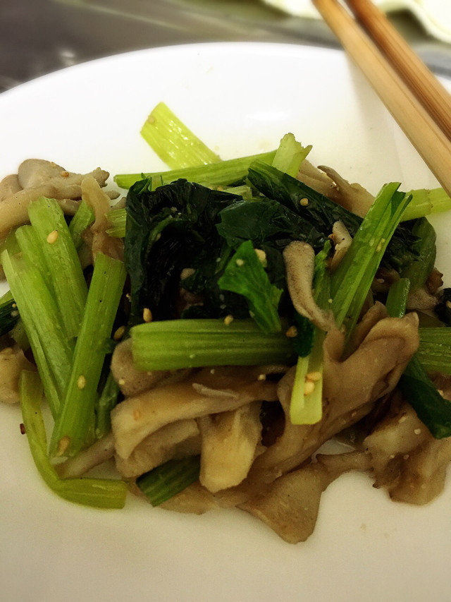  小松菜と舞茸のナムルの画像
