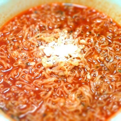 簡単☆チキンラーメンで太陽のトマト麺風♪の写真