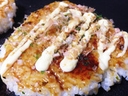 お好み焼き風チーズin焼きオニギリの写真