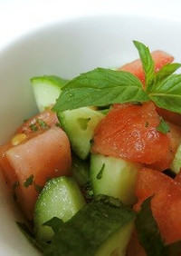 胡瓜とトマトのサイコロサラダ