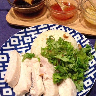 蒸し鶏で海南鶏飯の写真