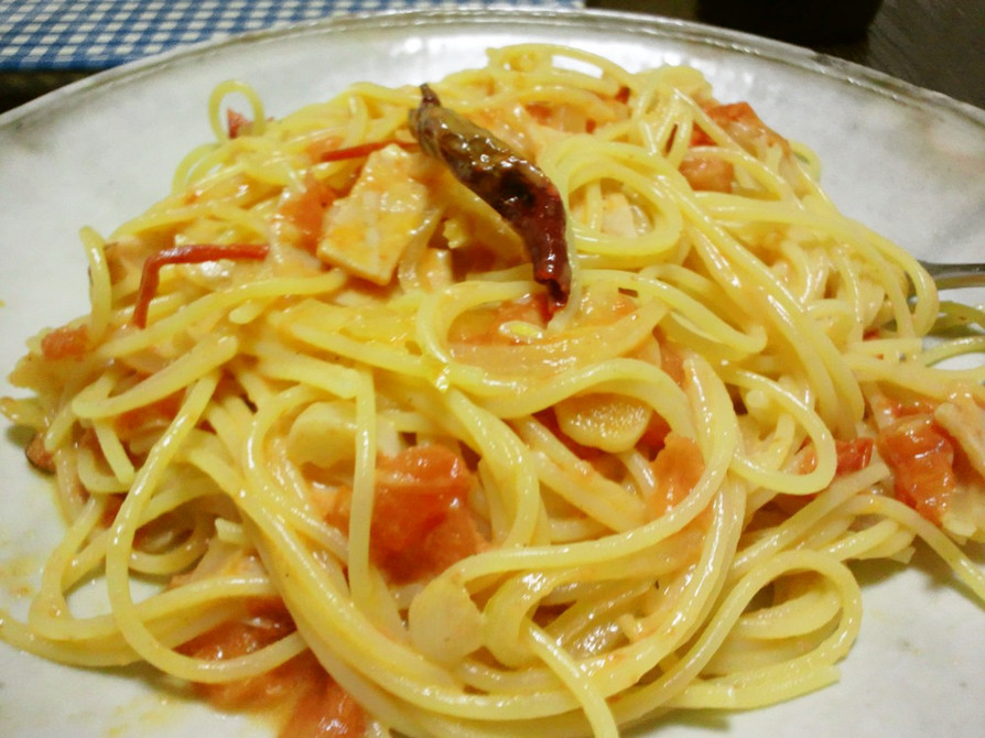 生トマトと溶けるチーズのスパゲティの画像