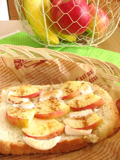 ◎焼きりんご＋ましゅまろトースト◎の写真