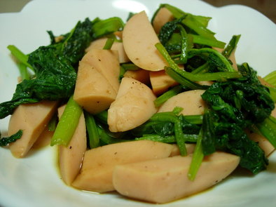 小松菜、魚肉ソーセージのソース炒めの写真