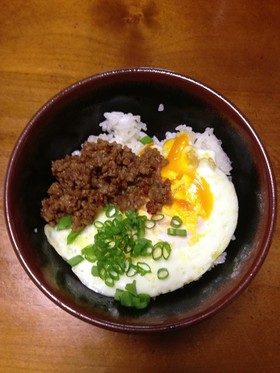 絶品!手作り肉味噌で作る「大森靖子丼」