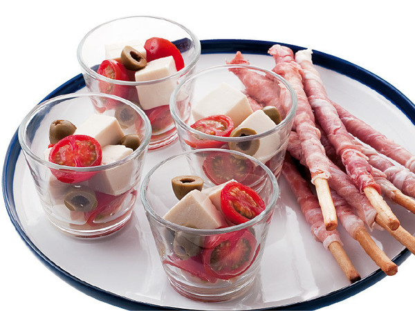 ころころ豆腐ピクルスと生ハムグリッシーニのプレート