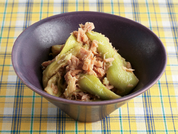 ツナと蒸しなすのしょうがじょうゆあえ