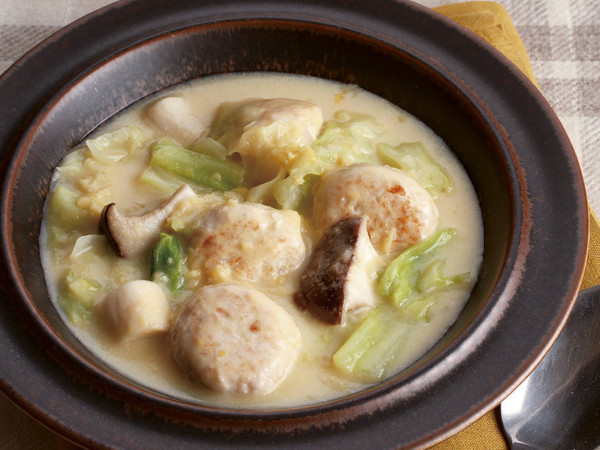 鶏だんごとキャベツのコーンシチュー